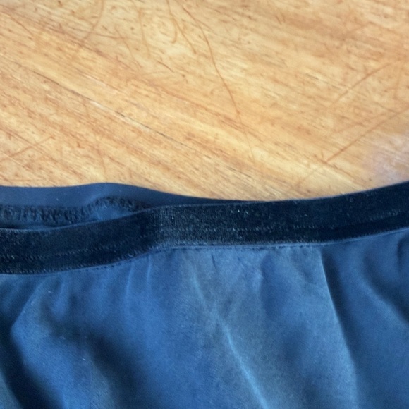 Go Silk Chic Asymmetrical Black Skirt for Women - Picture 4 of 6